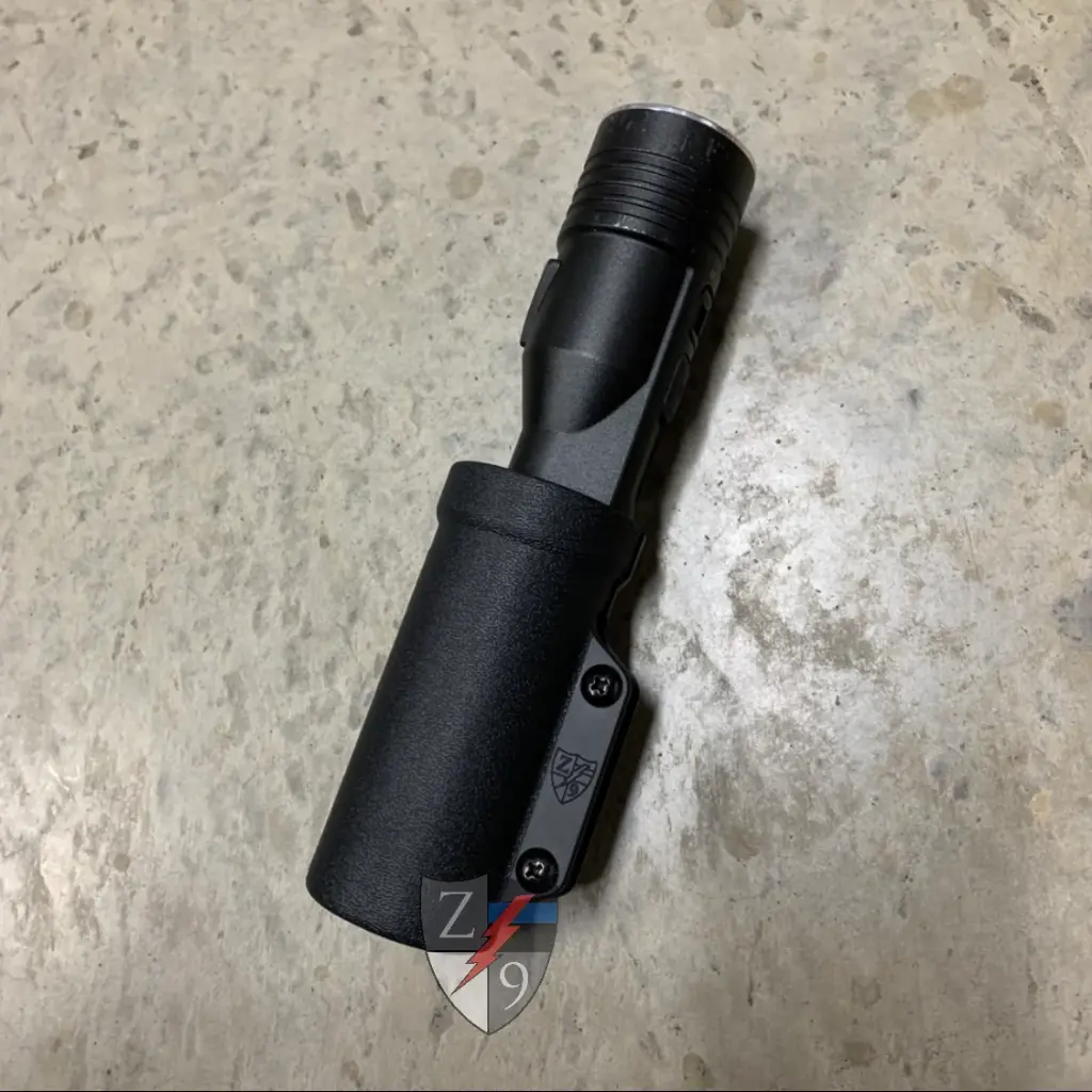 FLASHLIGHT CASE BEZEL UP 1 PLAIN BLACK MOLLE LOKS